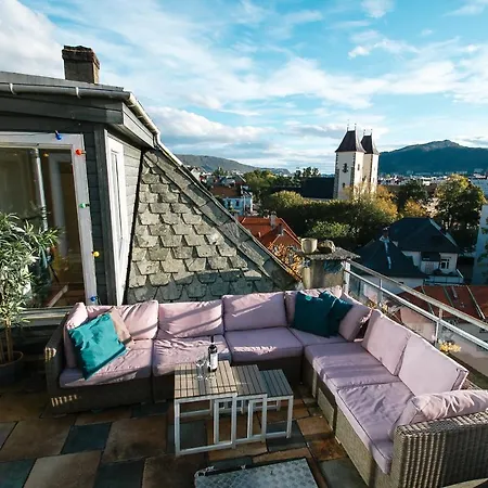 Spacious Penthouse With Grand Terrace 베르겐